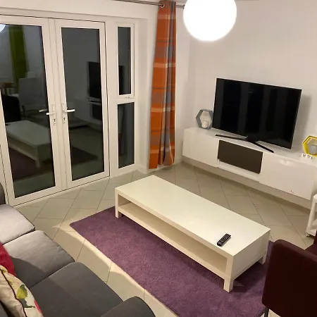 Spacious 2 Bed House For Corporate And Family Stays Basingstoke Exterior foto