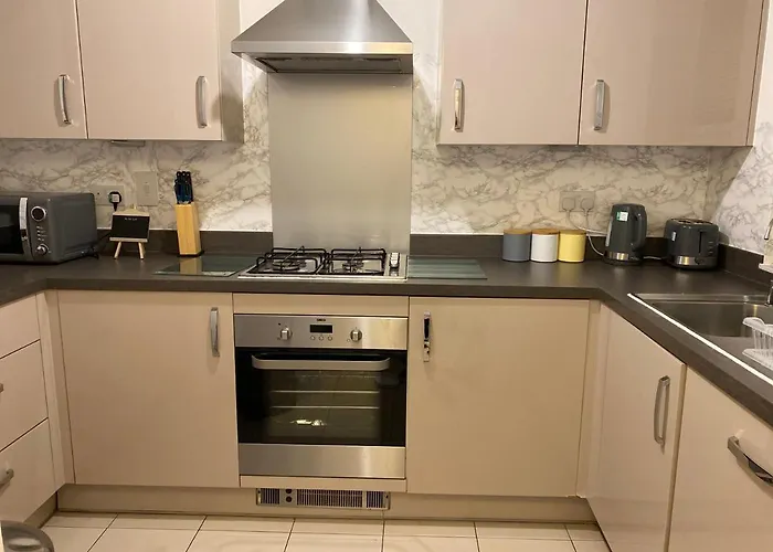 Spacious 2 Bed House For Corporate And Family Stays