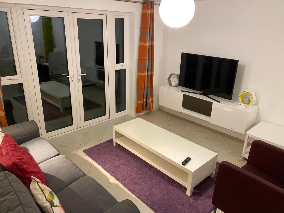 Spacious 2 Bed House For Corporate And Family * Basingstoke